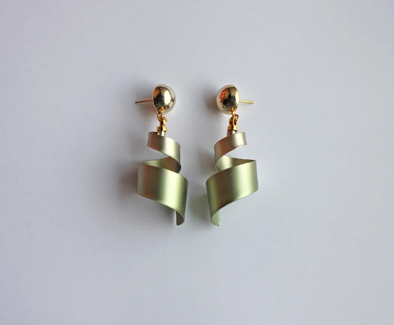 Fashion Style CABO | Conch Earrings | Light Blue/Gold