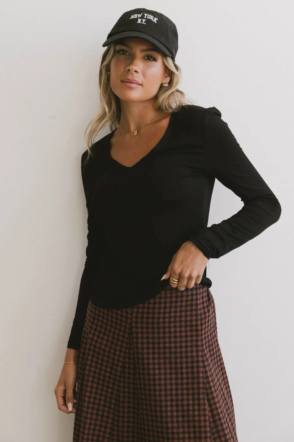Noble Temperament Iris Basic Top in Black
