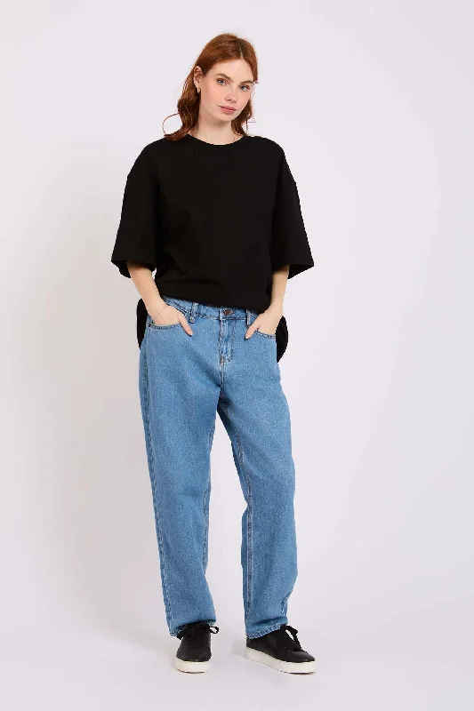 New Autumn And Winter Styles Women Straight Fit High Waist Denim Pant Medium Wash