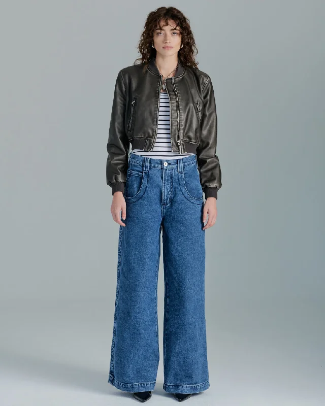 Boutique display The Camilla Jeans. 27”. Dark Stone.