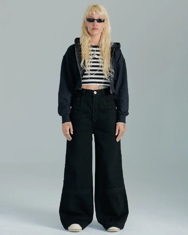 High waist design The Camilla Jeans. 27”. Jet Black.